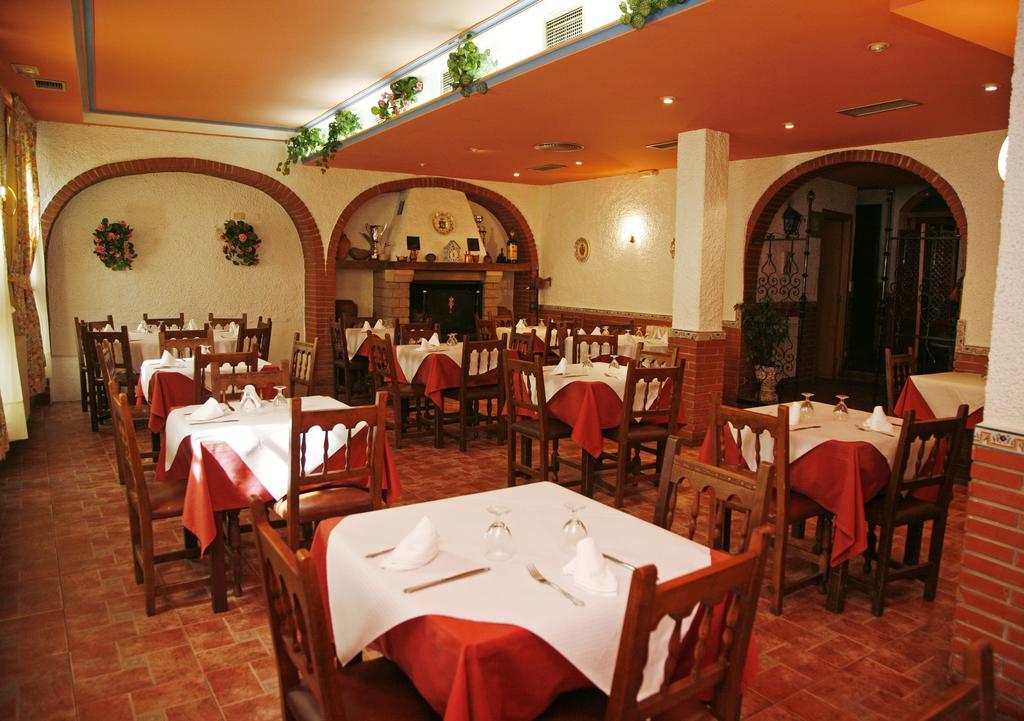 Hostal Cuatro Esquinas Ejea De Los Caballeros Exterior photo