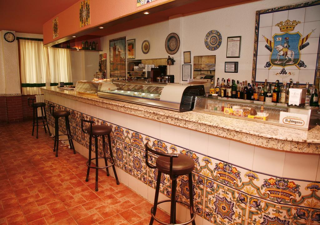 Hostal Cuatro Esquinas Ejea De Los Caballeros Exterior photo